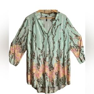 GLITZY -GG- GIRLZ  WOMEN’S BOUTIQUE FLORAL BLOUSE SIZE 3XL - 3/4 SLEEVES